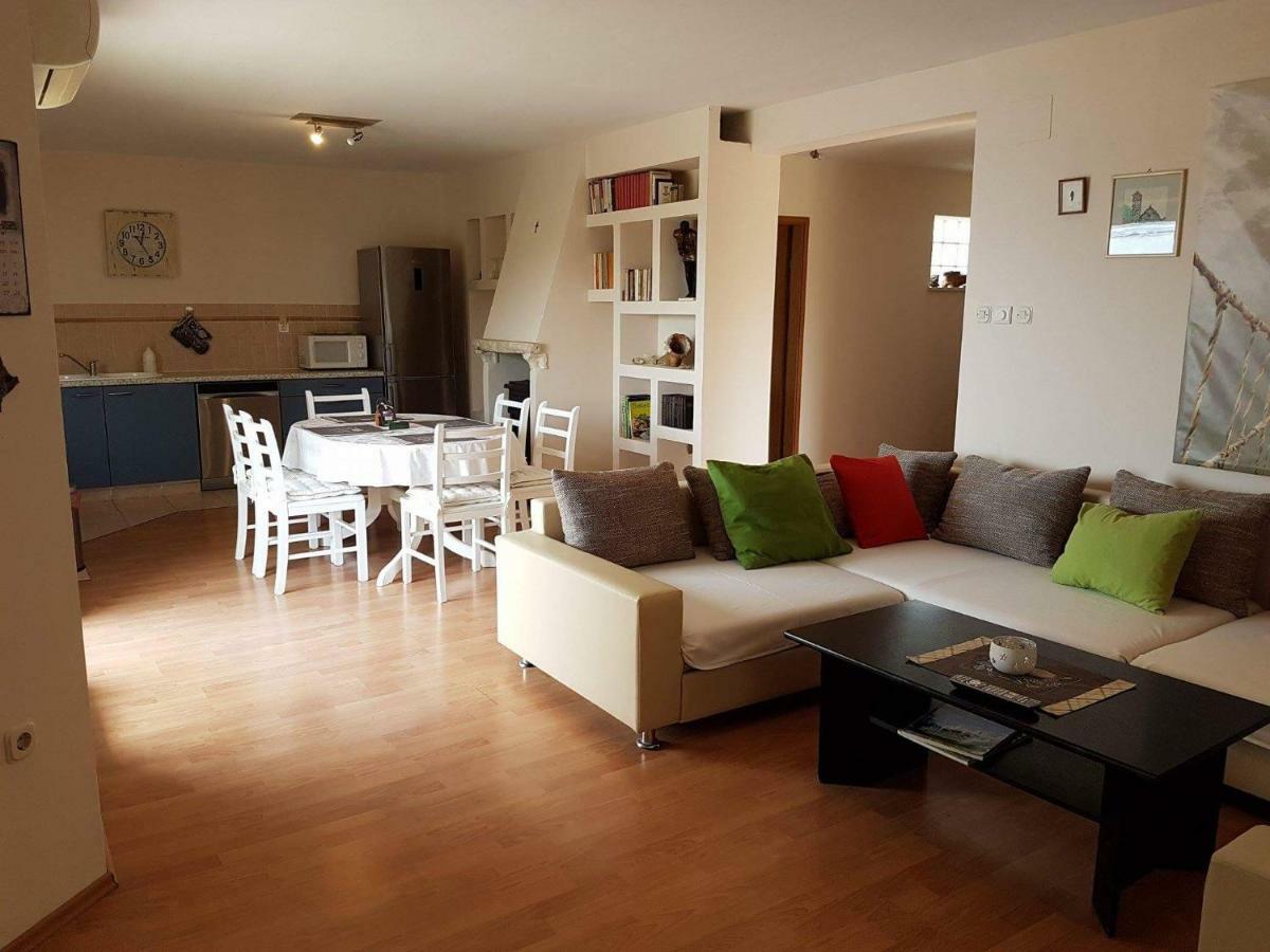 Apartment Tempera Povlja  Eksteriør billede